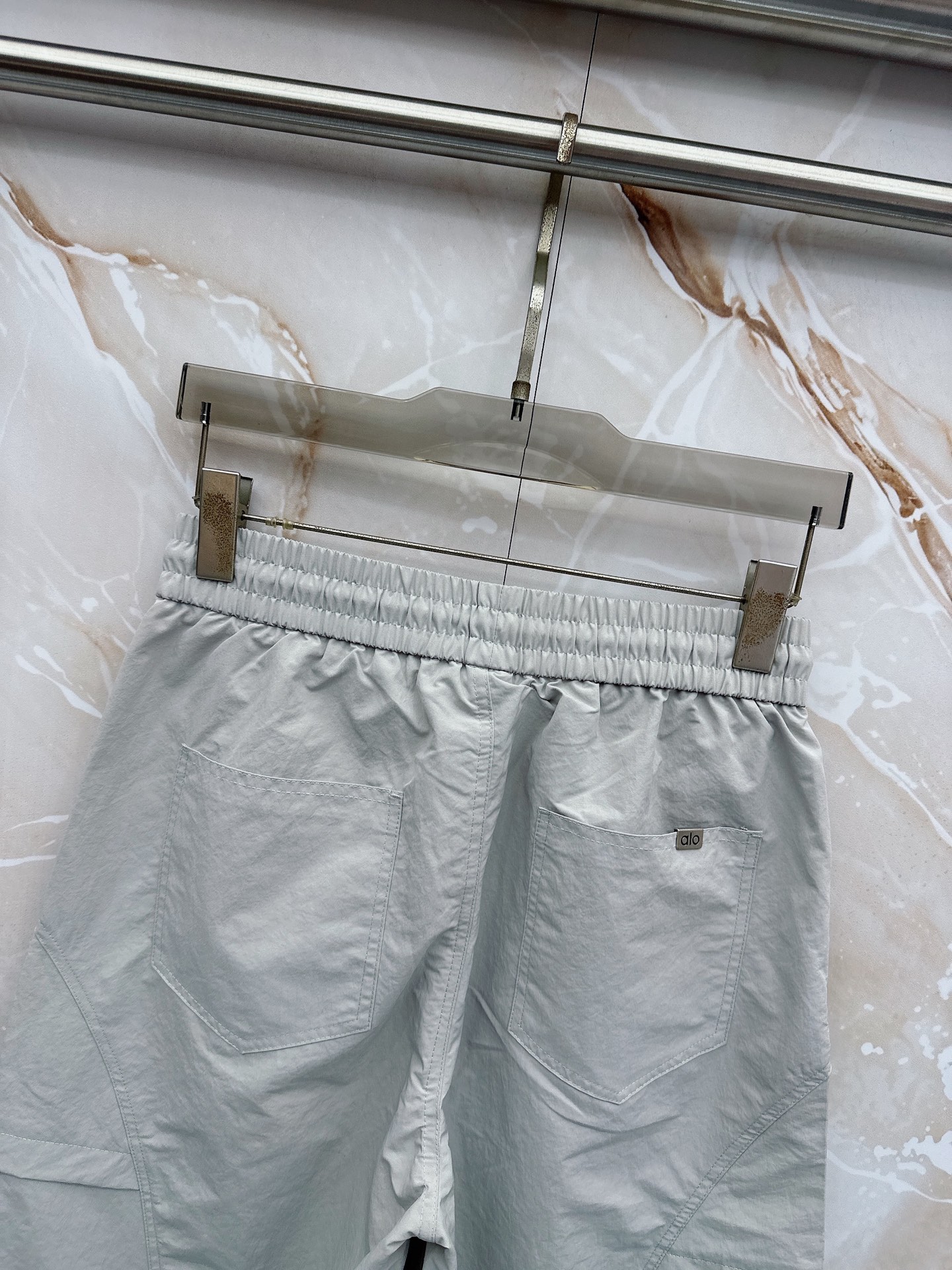 alo🔥🔥春夏新款宽松休闲，采用优质面料，亲肤舒服，压褶设计简直是神来之笔，不仅增加了的层次感，还超级显