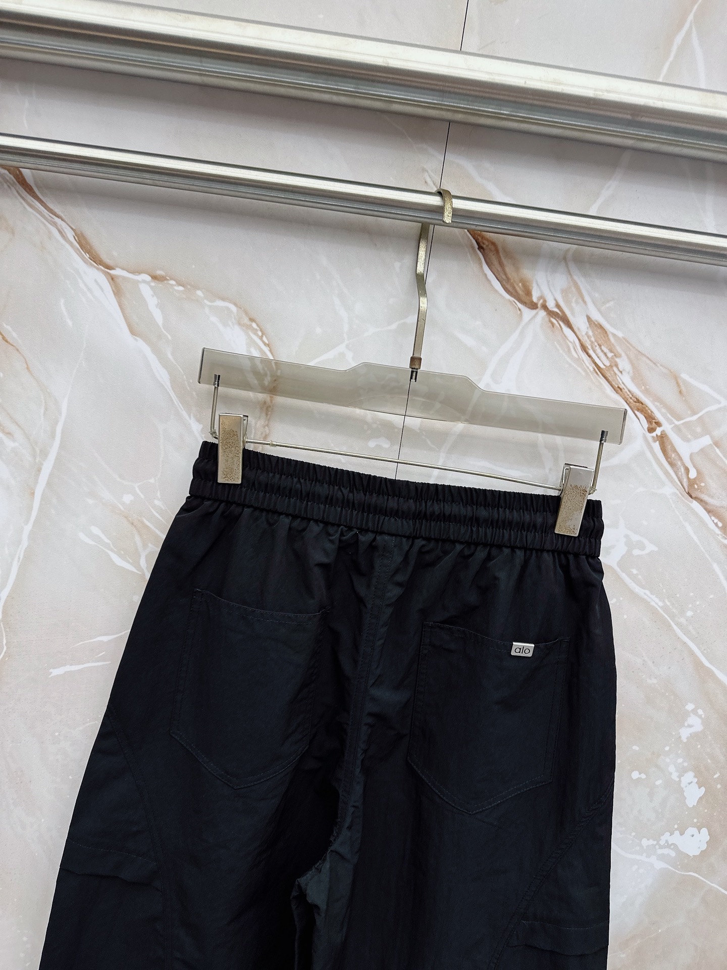 alo🔥🔥春夏新款宽松休闲，采用优质面料，亲肤舒服，压褶设计简直是神来之笔，不仅增加了的层次感，还超级显