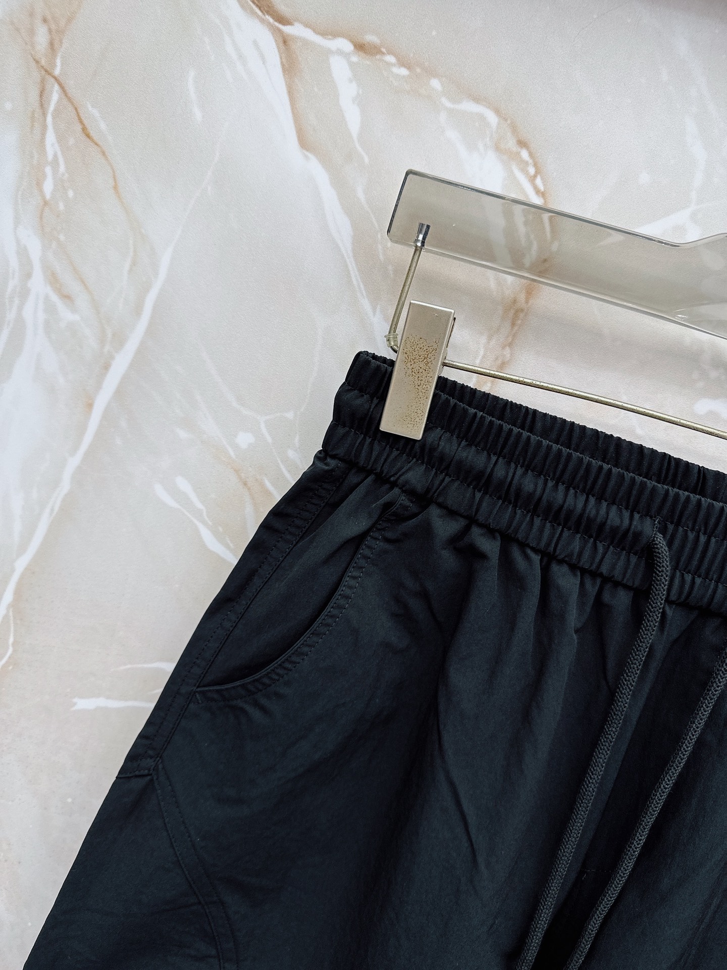 alo🔥🔥春夏新款宽松休闲，采用优质面料，亲肤舒服，压褶设计简直是神来之笔，不仅增加了的层次感，还超级显