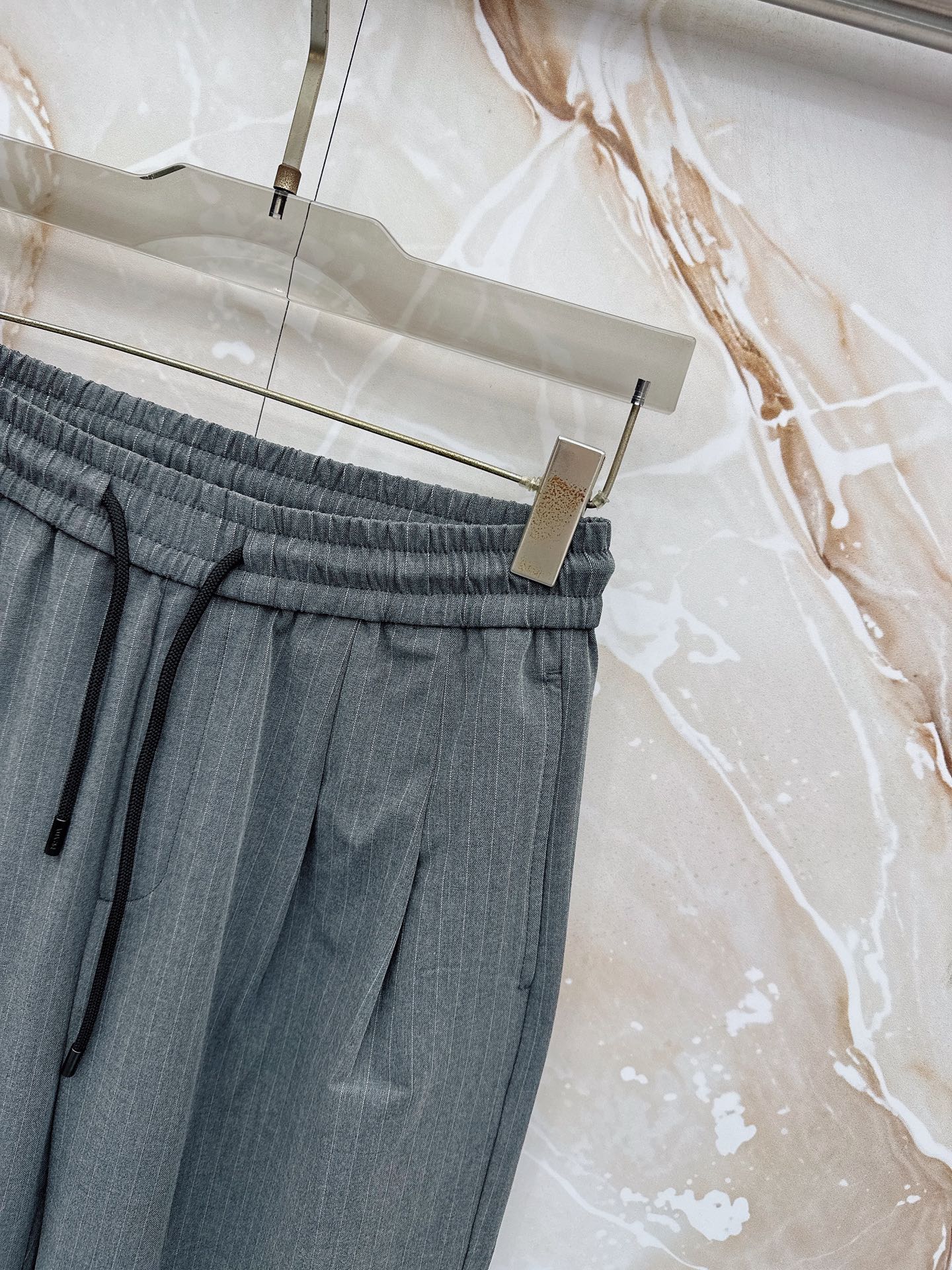 普拉达🔥🔥春夏新款宽松休闲，采用优质面料，亲肤舒服，压褶设计简直是神来之笔，不仅增加了的层次感，还超级显