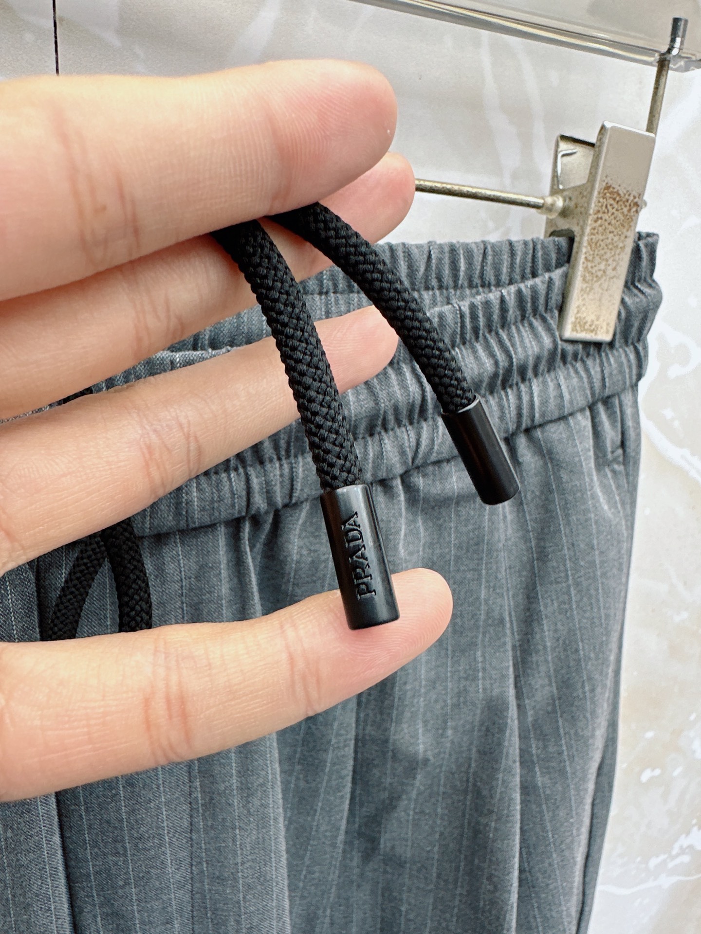 普拉达🔥🔥春夏新款宽松休闲，采用优质面料，亲肤舒服，压褶设计简直是神来之笔，不仅增加了的层次感，还超级显