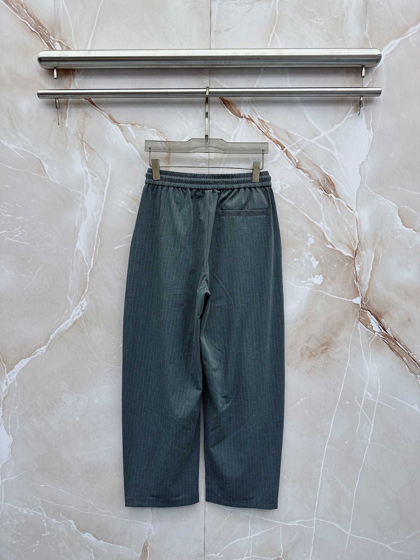 普拉达🔥🔥春夏新款宽松休闲，采用优质面料，亲肤舒服，压褶设计简直是神来之笔，不仅增加了的层次感，还超级显