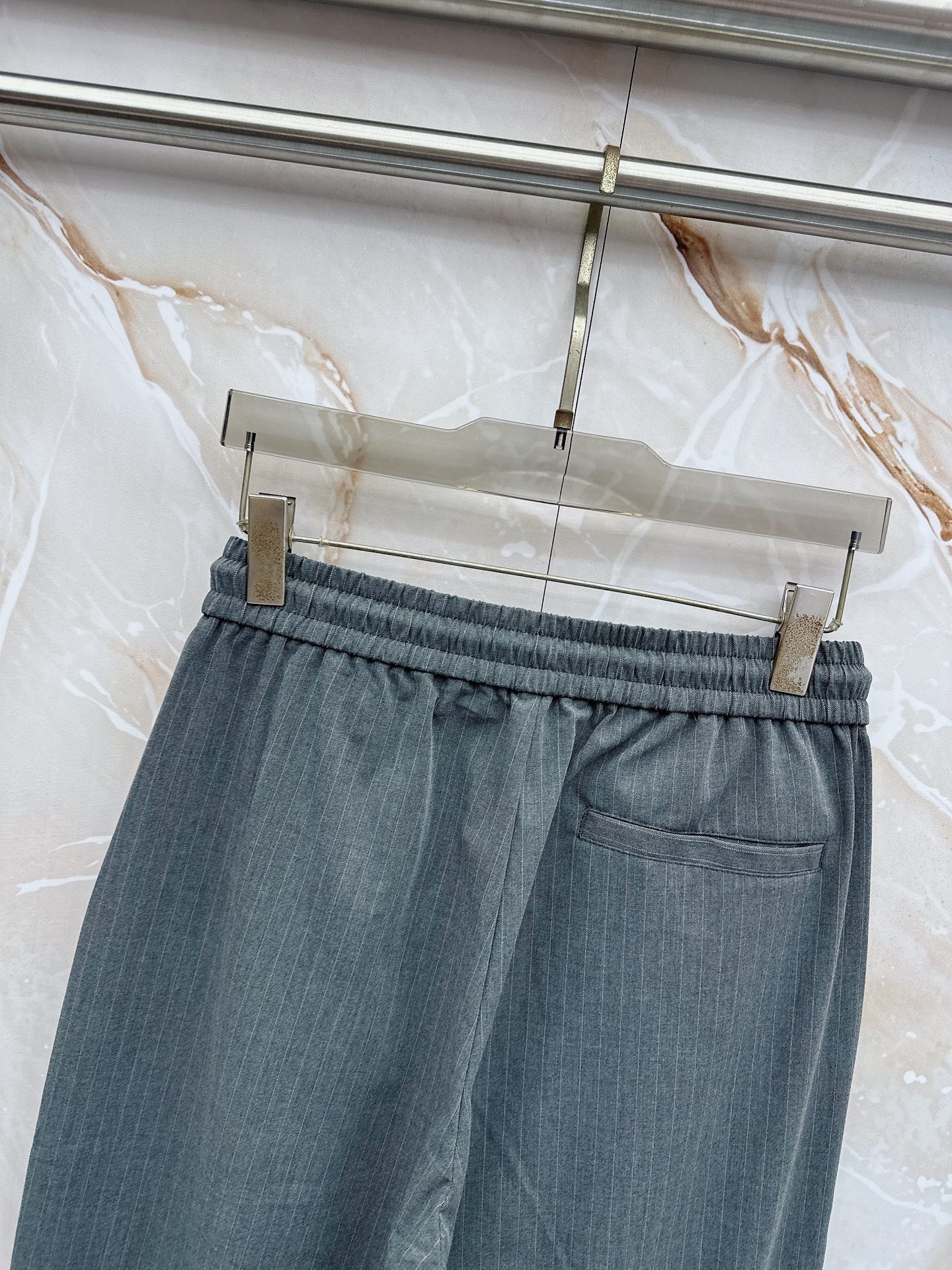 普拉达🔥🔥春夏新款宽松休闲，采用优质面料，亲肤舒服，压褶设计简直是神来之笔，不仅增加了的层次感，还超级显