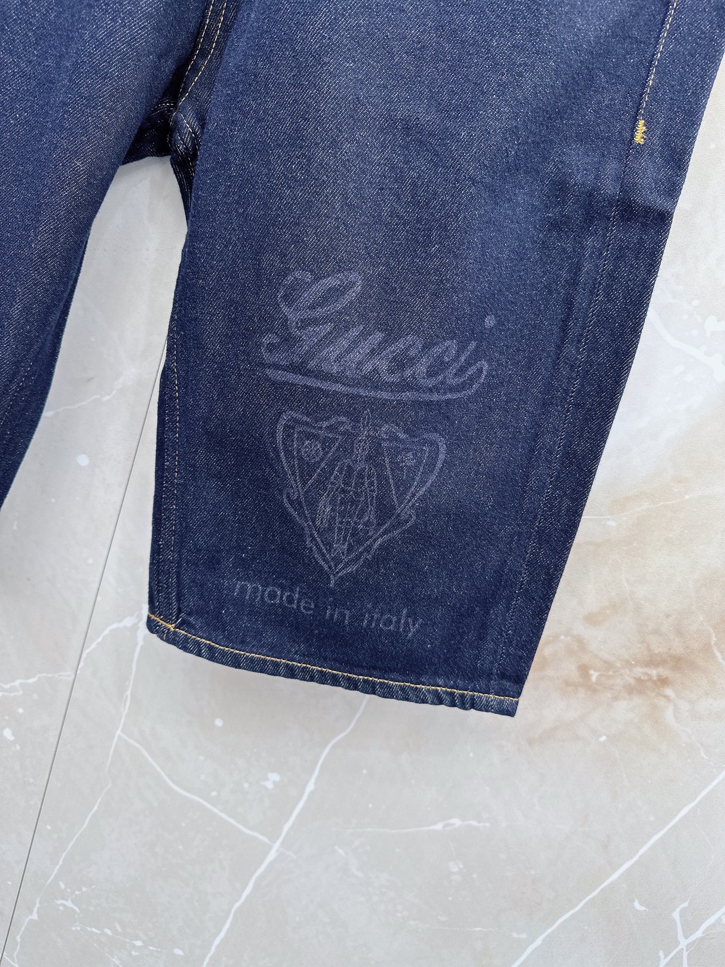 GUGCI古倚 ss 夏季 订制不褪色牛仔蓝短裤🔈弹力面料 微阔版型 必推产品面料 拨印标志性LOGO设