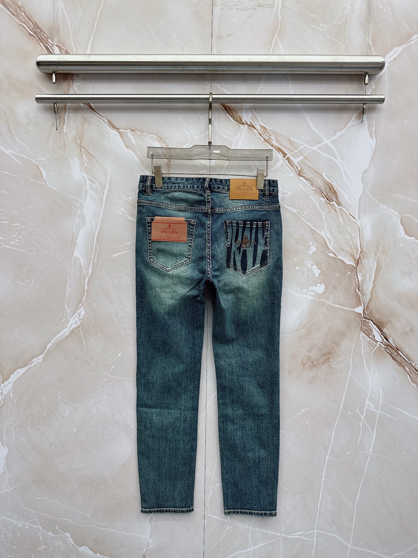 普拉达 2026春夏🔥🔥新款现货上市，原单爆款牛仔裤👖超级定制款，原版五金，超级重工工艺，版型超赞👍细节
