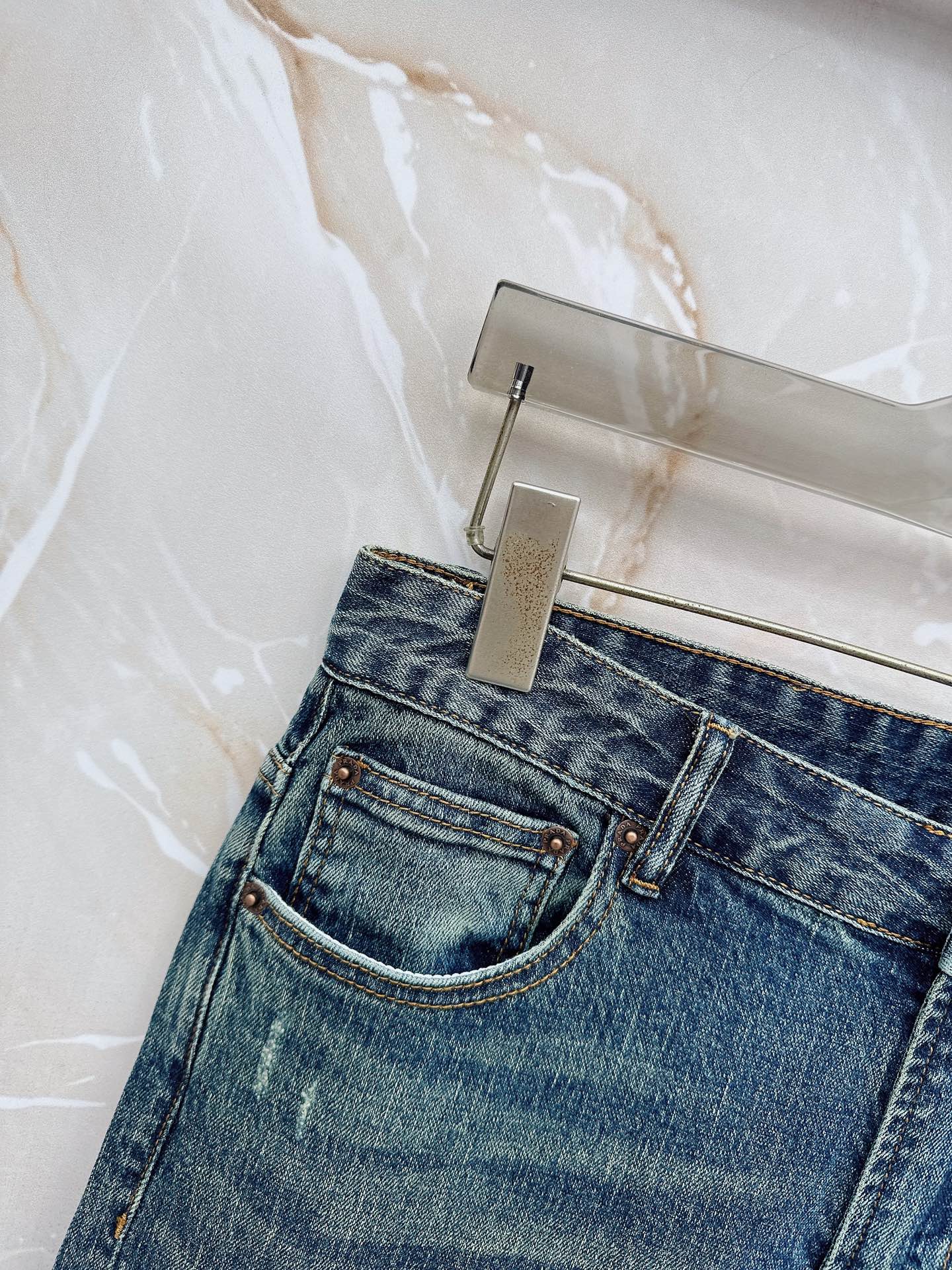 普拉达 2026春夏🔥🔥新款现货上市，原单爆款牛仔裤👖超级定制款，原版五金，超级重工工艺，版型超赞👍细节