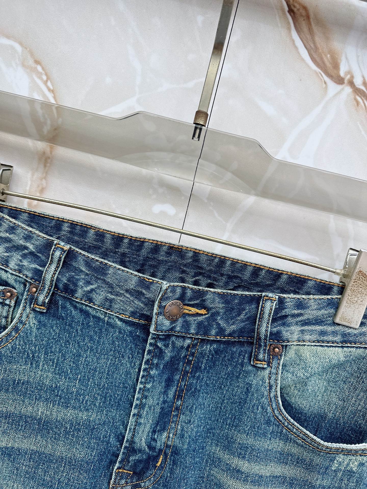 普拉达 2026春夏🔥🔥新款现货上市，原单爆款牛仔裤👖超级定制款，原版五金，超级重工工艺，版型超赞👍细节