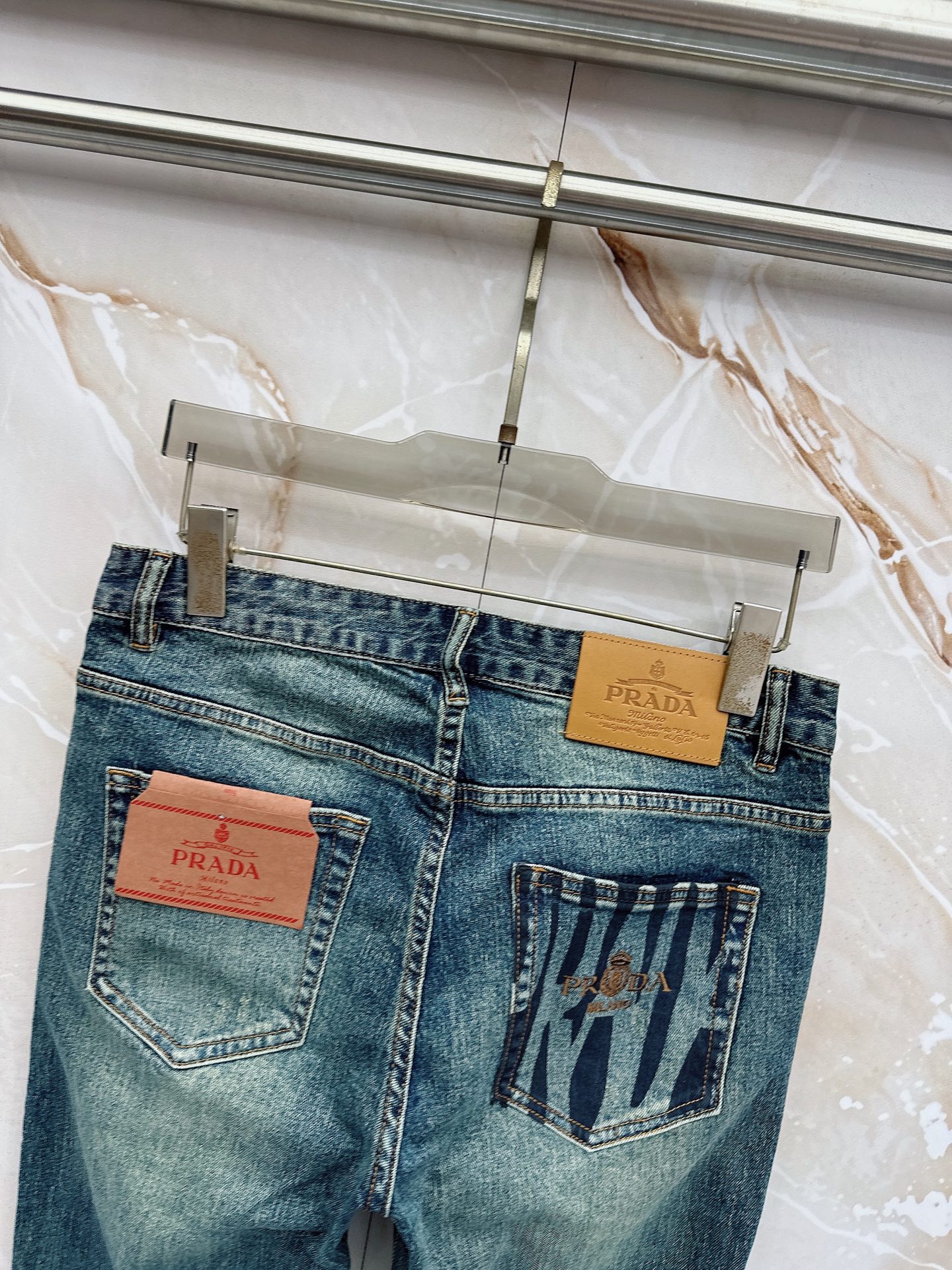 普拉达 2026春夏🔥🔥新款现货上市，原单爆款牛仔裤👖超级定制款，原版五金，超级重工工艺，版型超赞👍细节