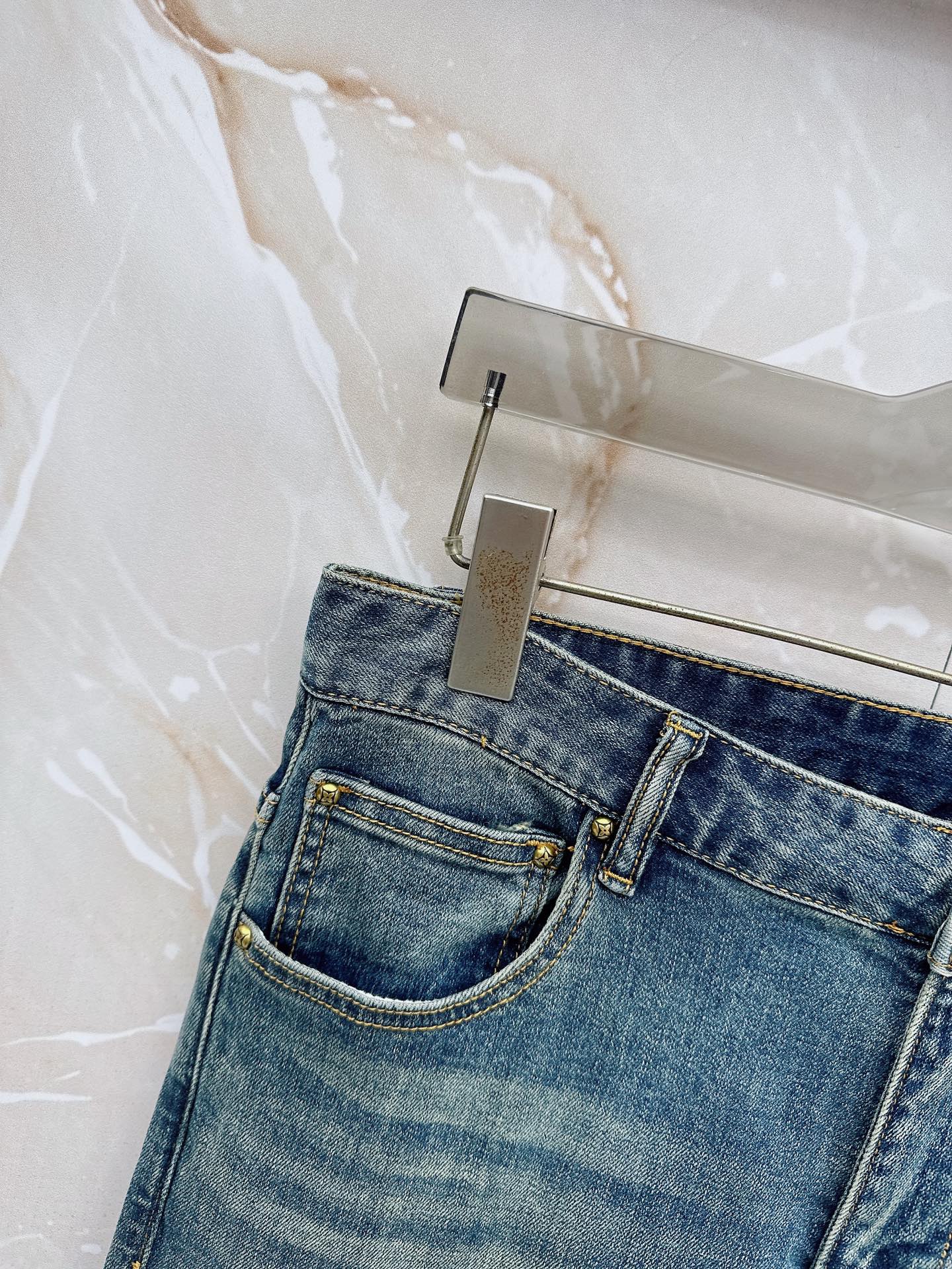 LV 2026春夏🔥🔥新款现货上市，原单爆款牛仔裤👖超级定制款，原版五金，超级重工工艺，版型超赞👍细节做