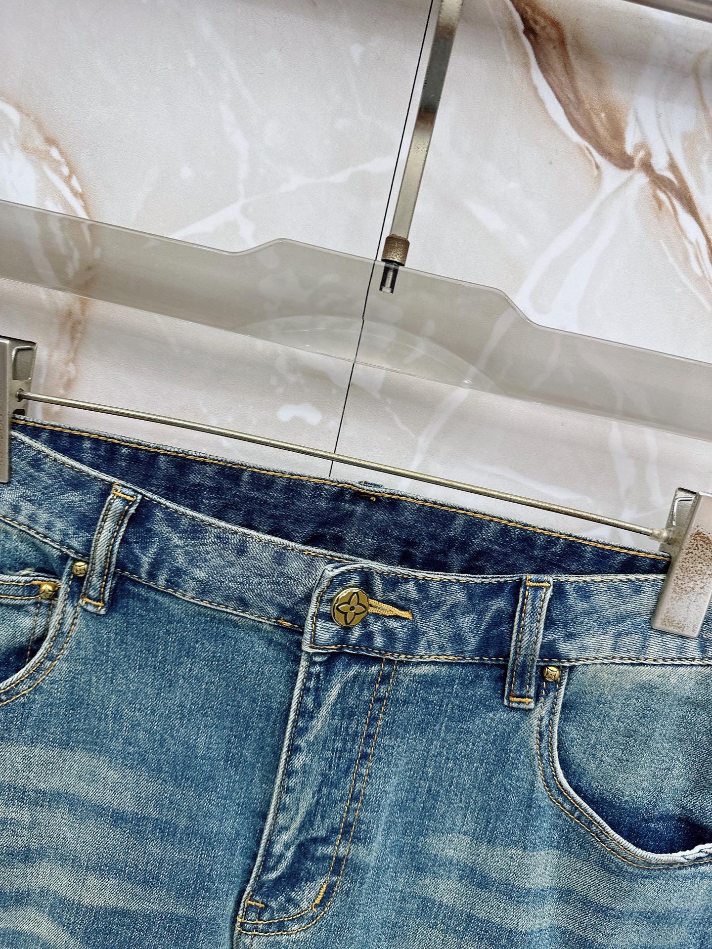 LV 2026春夏🔥🔥新款现货上市，原单爆款牛仔裤👖超级定制款，原版五金，超级重工工艺，版型超赞👍细节做