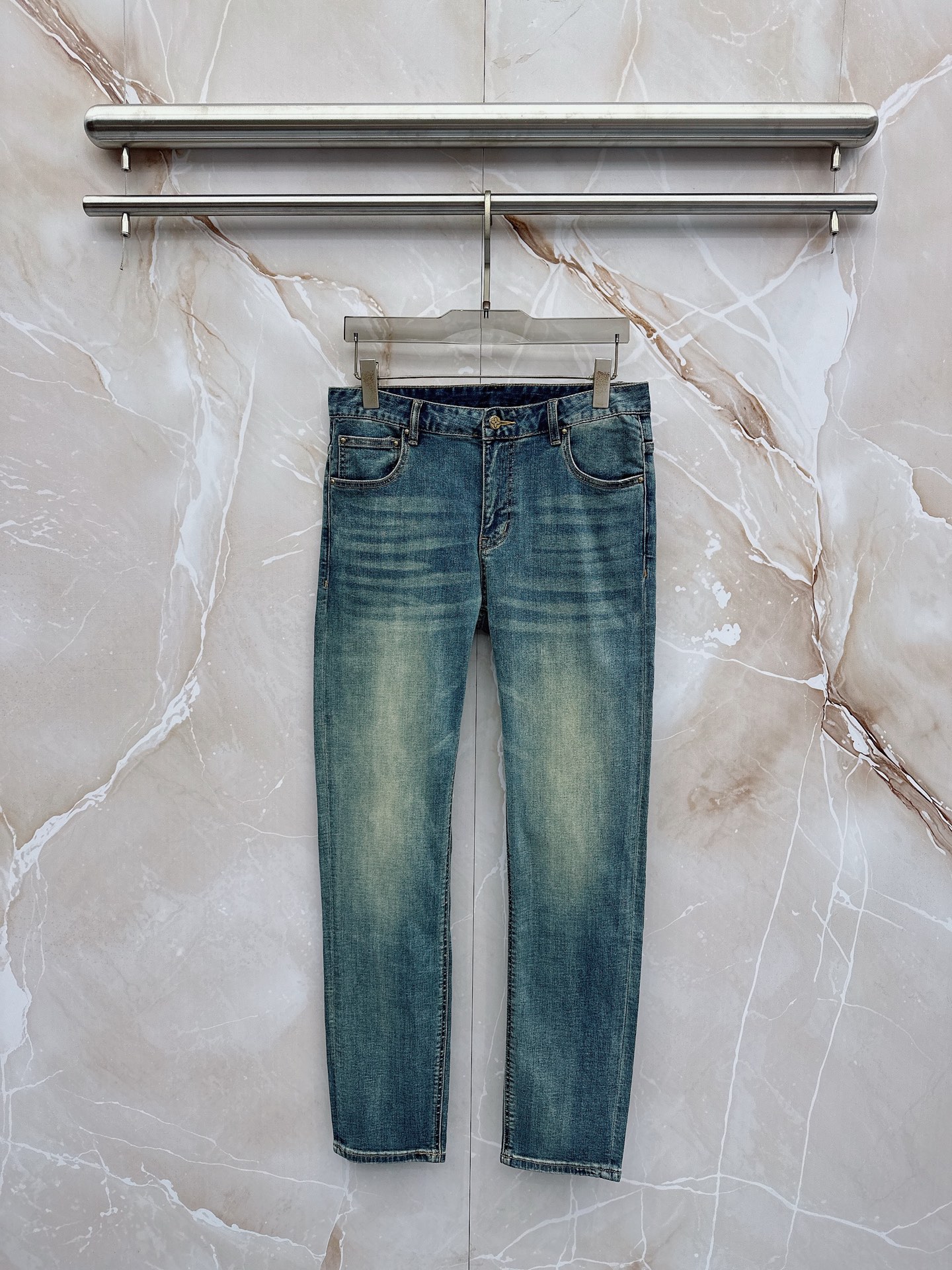 LV 2026春夏🔥🔥新款现货上市，原单爆款牛仔裤👖超级定制款，原版五金，超级重工工艺，版型超赞👍细节做