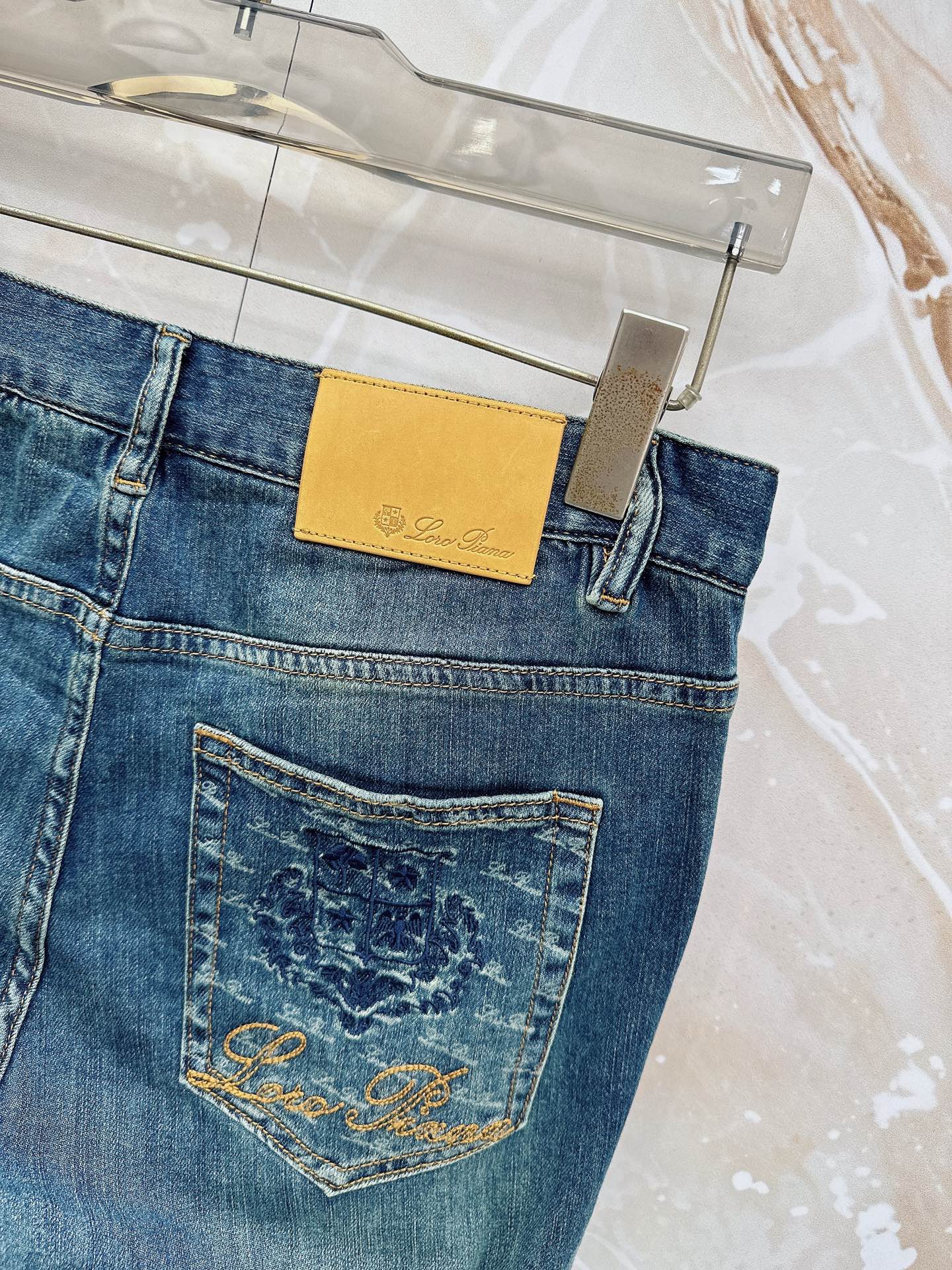 Loro Piana 春夏🔥🔥新款现货上市，原单爆款牛仔裤👖超级定制款，原版五金，超级重工工艺，版型超赞