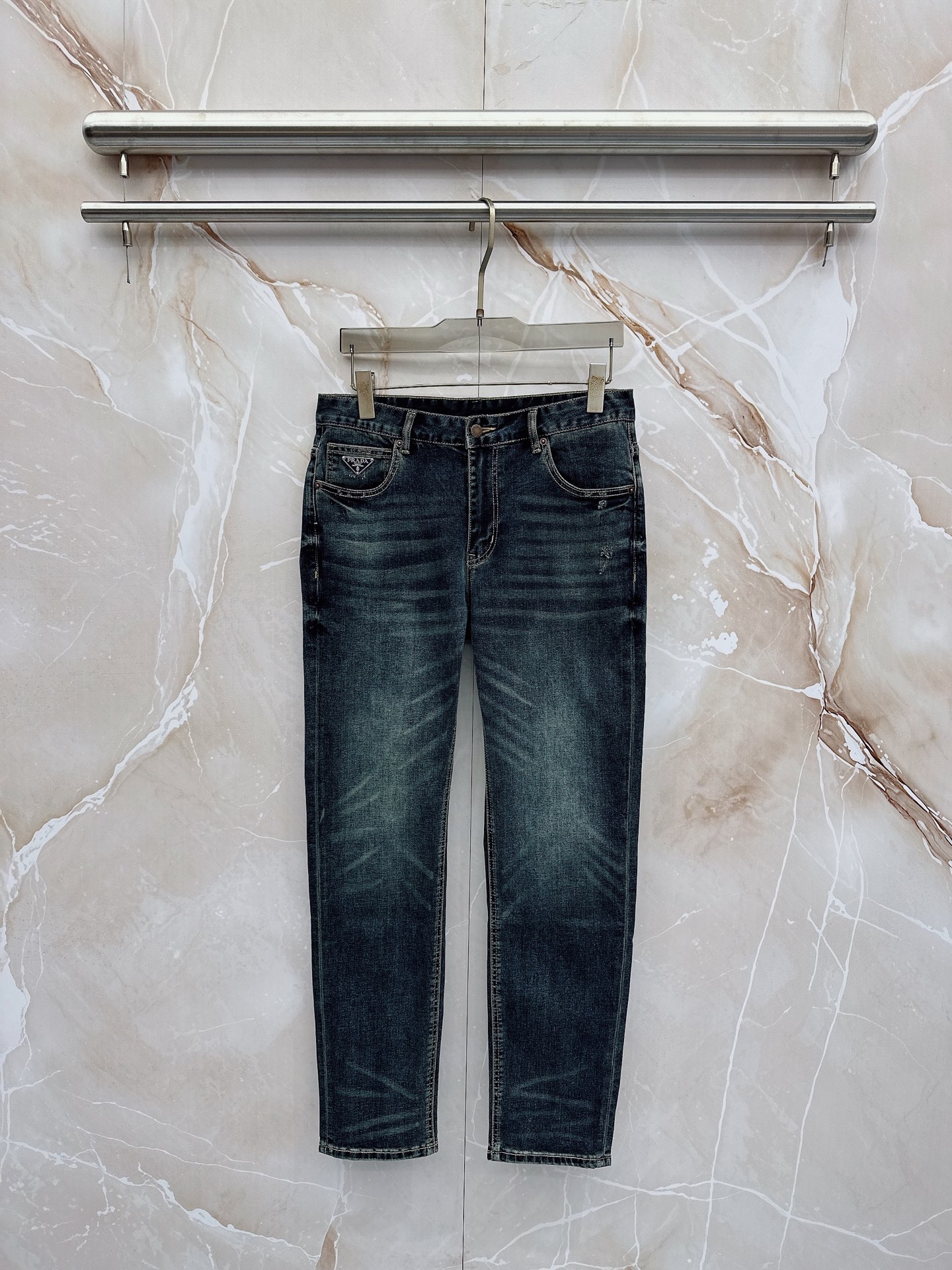 普拉达 2026春夏🔥🔥新款现货上市，原单爆款牛仔裤👖超级定制款，原版五金，超级重工工艺，版型超赞👍细节
