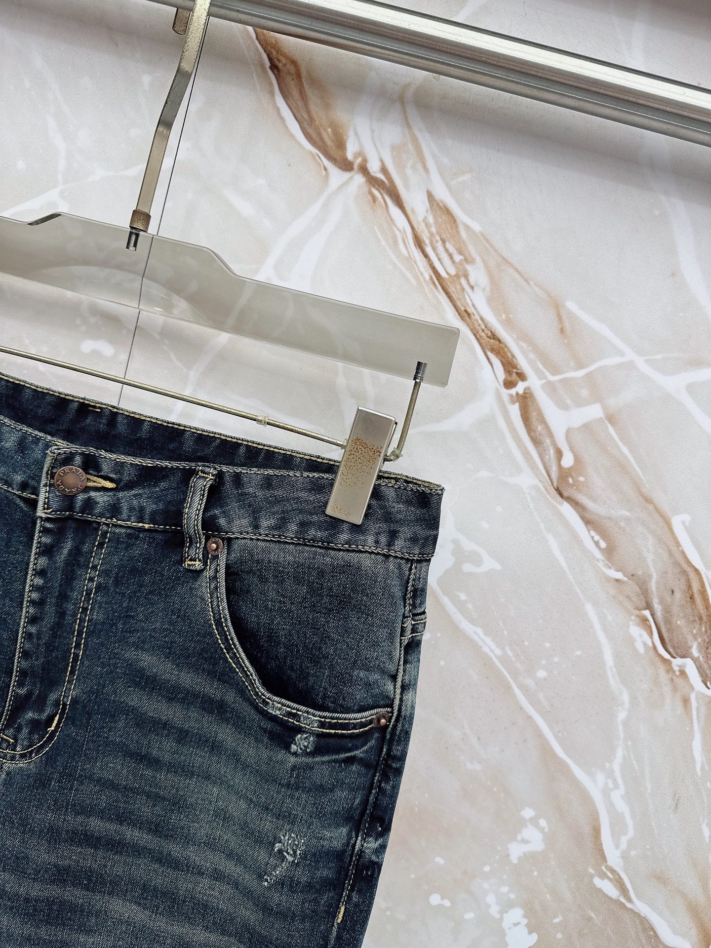 普拉达 2026春夏🔥🔥新款现货上市，原单爆款牛仔裤👖超级定制款，原版五金，超级重工工艺，版型超赞👍细节