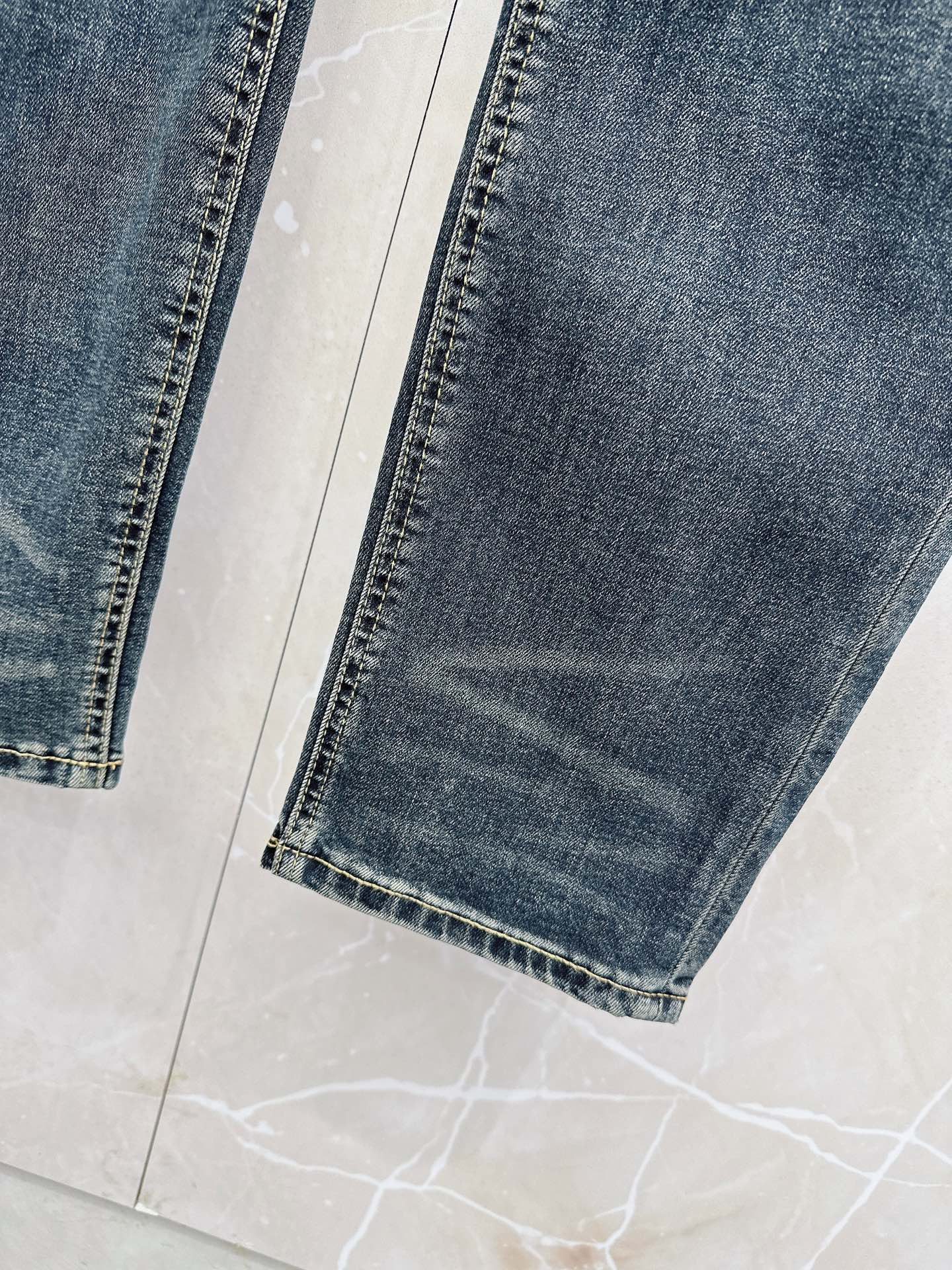 普拉达 2026春夏🔥🔥新款现货上市，原单爆款牛仔裤👖超级定制款，原版五金，超级重工工艺，版型超赞👍细节