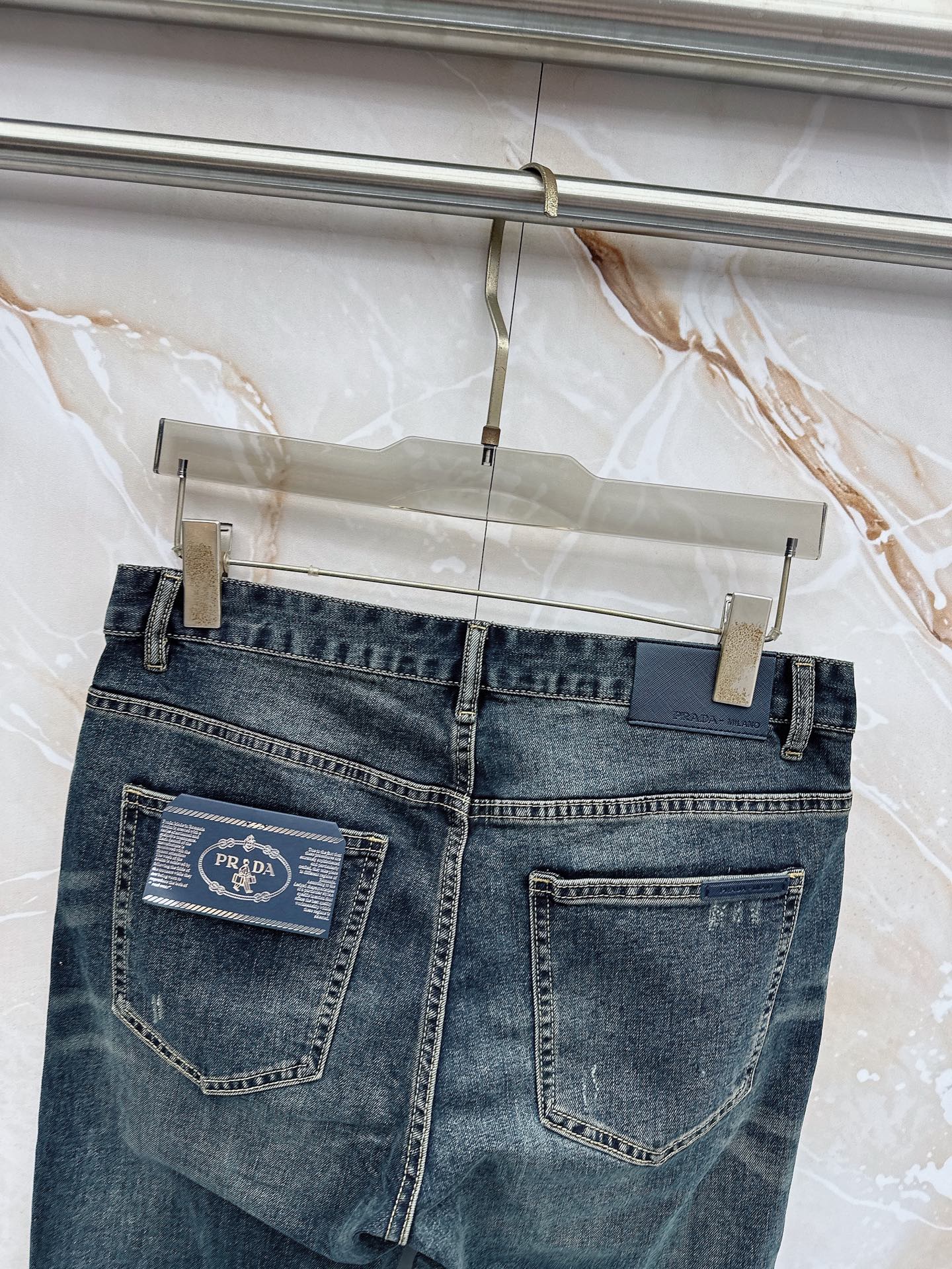 普拉达 2026春夏🔥🔥新款现货上市，原单爆款牛仔裤👖超级定制款，原版五金，超级重工工艺，版型超赞👍细节