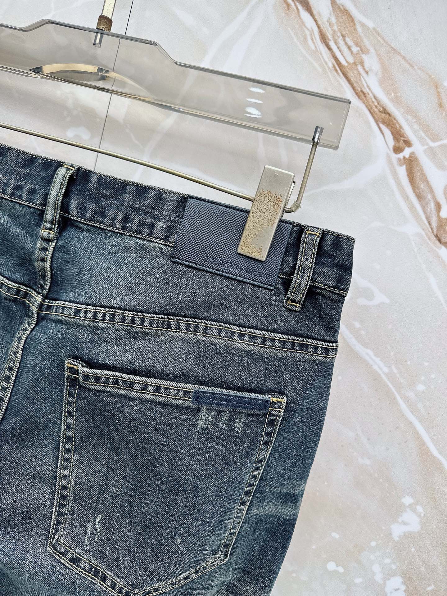 普拉达 2026春夏🔥🔥新款现货上市，原单爆款牛仔裤👖超级定制款，原版五金，超级重工工艺，版型超赞👍细节