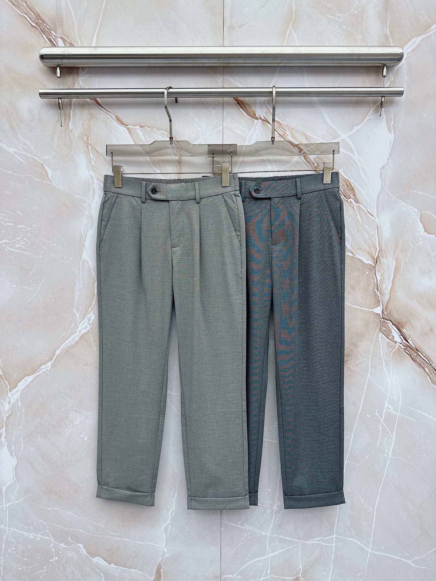 Loro Piana诺悠翩雅、2026春夏新品西裤，以利落剪裁重塑职场与日常穿搭的优雅边界。经典纯色调自