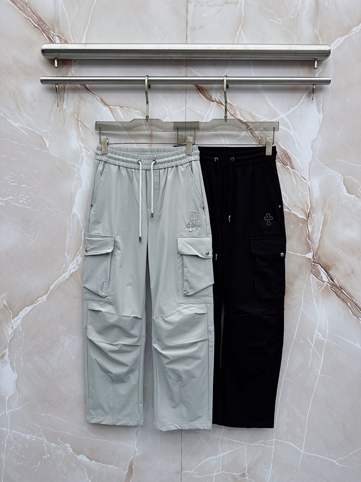 NO:835097,Croxin 2026 spring and summer new casual pants!  On sale simultaneously on the official website. Brand classic LOGO casual pants, customized fabrics, extremely comfortable, strong touch. Highly recognizable, perfect appearance and craftsmanship. Sizes M-3XL,, chrome hearts,19860909克罗心 2026春夏新款休闲裤！官网同步发售.品牌经典LOGO休闲裤 ,定制面料,舒适度极好,手触感强烈.辨识度极高,完美品相工艺. 尺码M-3XL,,chrome hearts,,Men's clothing