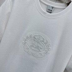 巴宝莉 2026SS春夏新款首发专柜最新款短袖圆领T恤 高端订制 设计前卫时尚!品牌logo重工艺设计 巴宝莉 2026SS春夏新款首发专柜最新款短袖圆领T恤 高端订制 设计前卫时尚!品牌logo重工艺设计