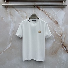 DG 2026SS春夏新款首发专柜最新款短袖圆领T恤 高端订制 设计前卫时尚!品牌logo重工艺设计 高 DG 2026SS春夏新款首发专柜最新款短袖圆领T恤 高端订制 设计前卫时尚!品牌logo重工艺设计 高