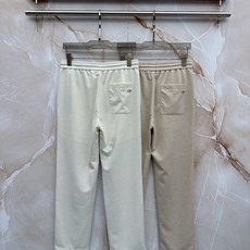 Loro Piana诺悠翩雅刺绣徽标抽绳休闲裤◽甄选品牌专属顶级混纺科技面料,触感细腻如羊绒般柔糯,自带 Loro Piana诺悠翩雅刺绣徽标抽绳休闲裤◽甄选品牌专属顶级混纺科技面料,触感细腻如羊绒般柔糯,自带
