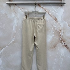 Loro Piana诺悠翩雅刺绣徽标抽绳休闲裤◽甄选品牌专属顶级混纺科技面料,触感细腻如羊绒般柔糯,自带 Loro Piana诺悠翩雅刺绣徽标抽绳休闲裤◽甄选品牌专属顶级混纺科技面料,触感细腻如羊绒般柔糯,自带