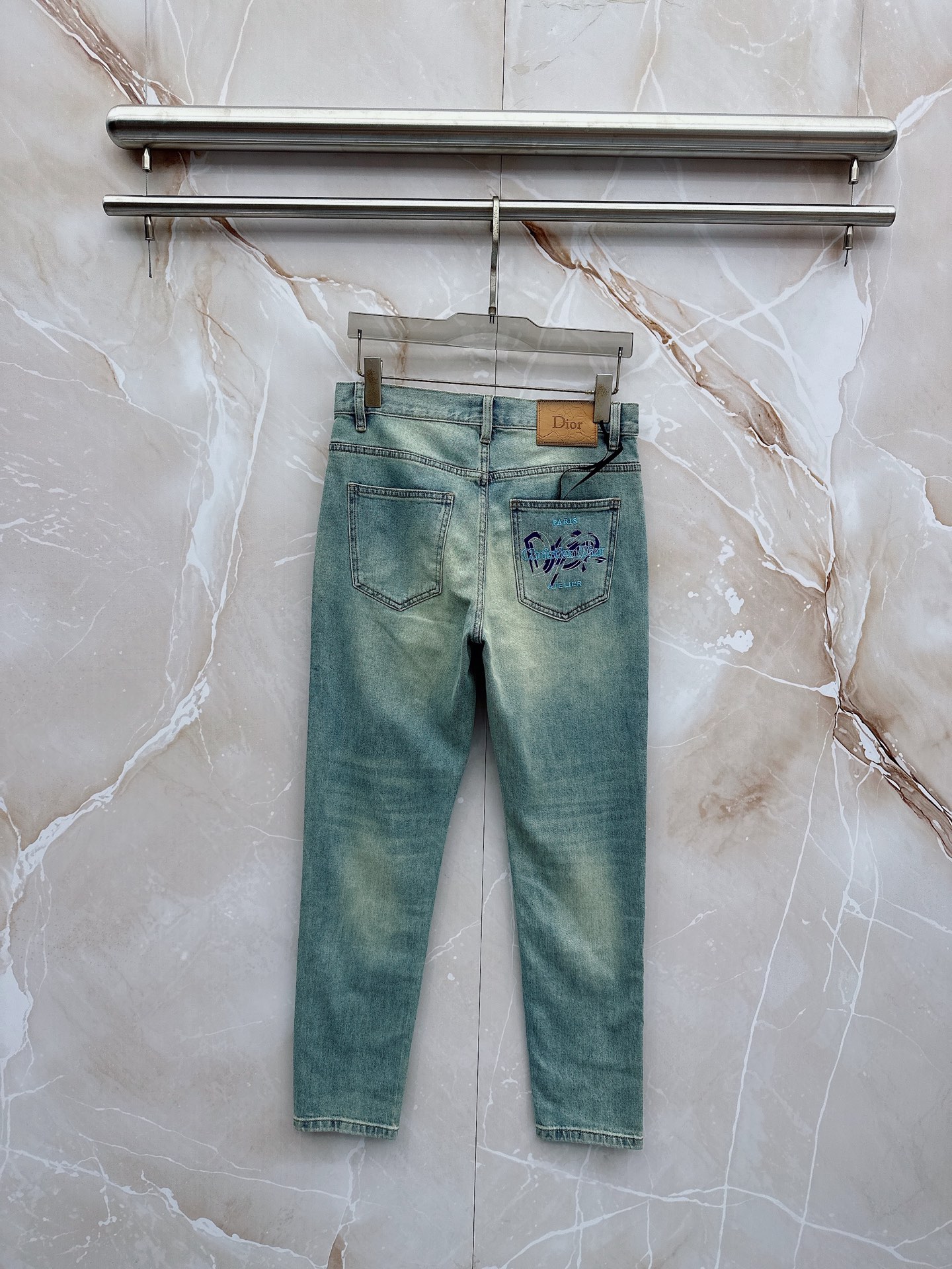 迪奥 2026春季新款上市，高品质爆款牛仔裤👖超级定制款，经典LOGO，修身带弹力，上身舒适亲肤，版型超