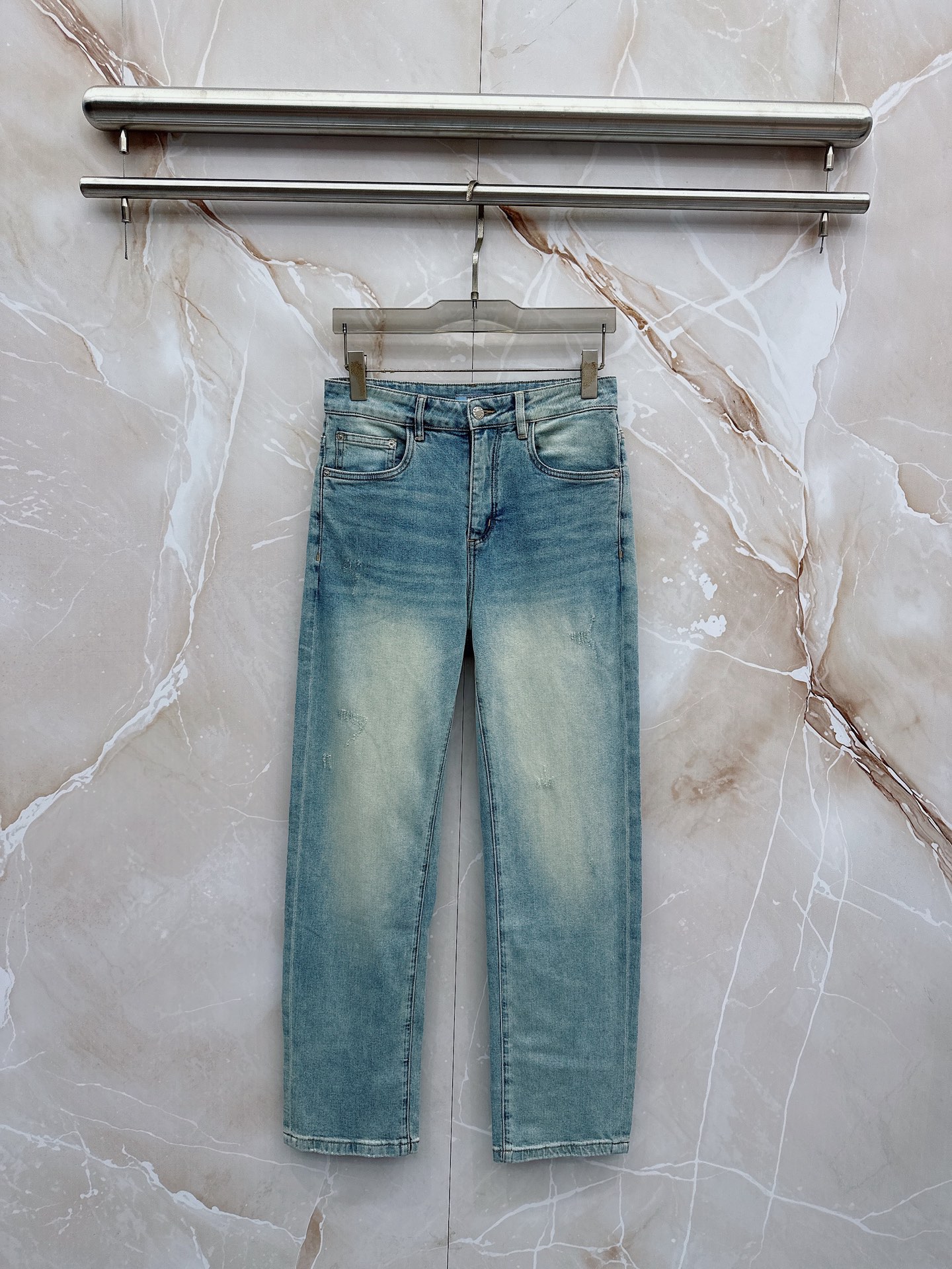 普拉达 2026春季新款上市，高品质爆款牛仔裤👖超级定制款，经典LOGO，修身带弹力，上身舒适亲肤，版型