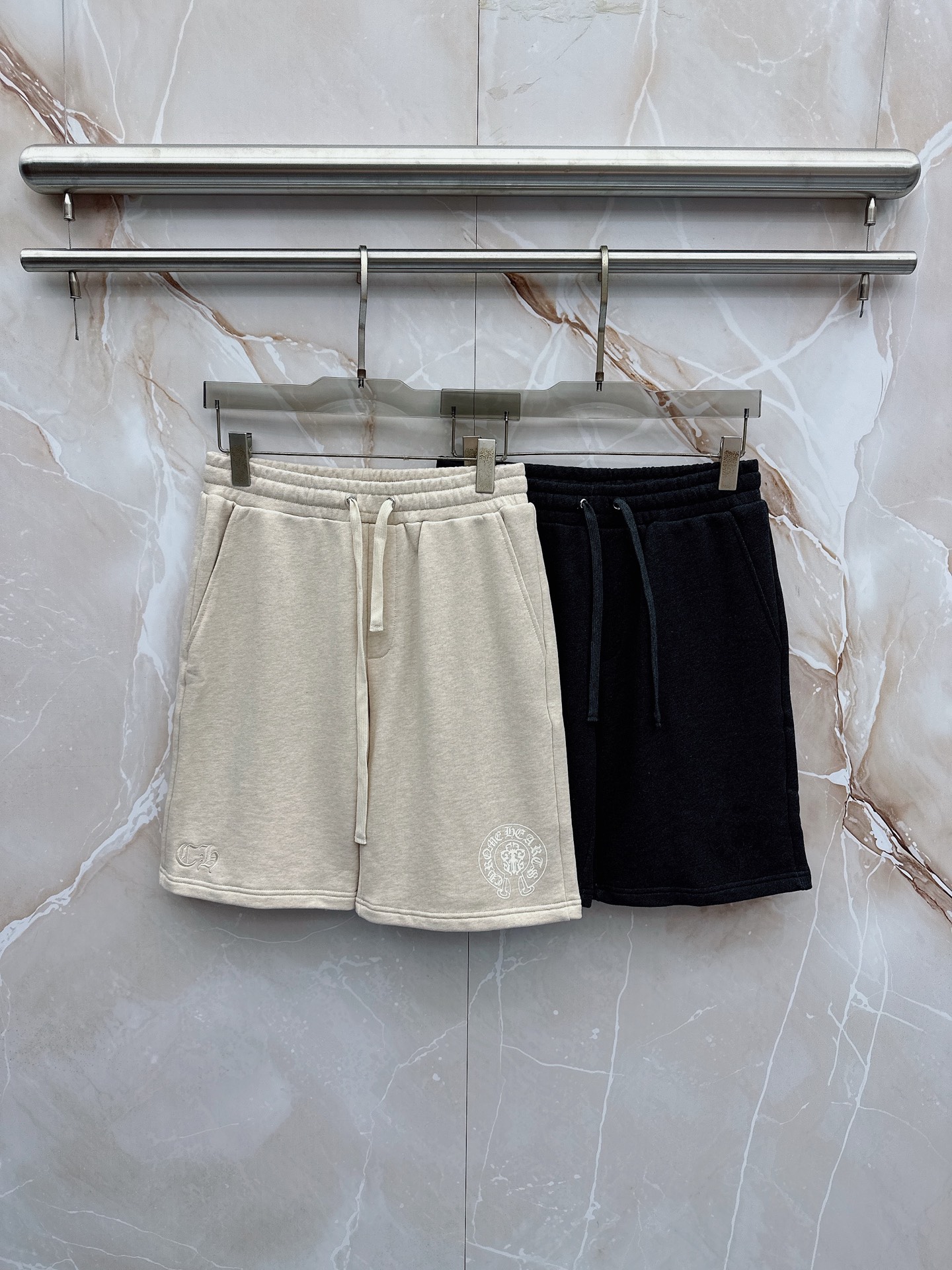 NO:839528,Croixin 2026#Spring-SummerNew Product# Casual shorts, trousers body craft design, fabric customization, every detail is perfect, full of fashion, stylish and handsome upper body, a must-have item for fashion people!  Size M-3XL,,chrome hearts,shorts,19860909克罗心 2026#春夏新品# 休闲短裤,裤身工艺设计,面料定制,每个细节做到极致,潮范十足、上身有型帅气,潮人必备单品！ 尺码M-3XL,,chrome hearts,shorts,,Men's clothing
