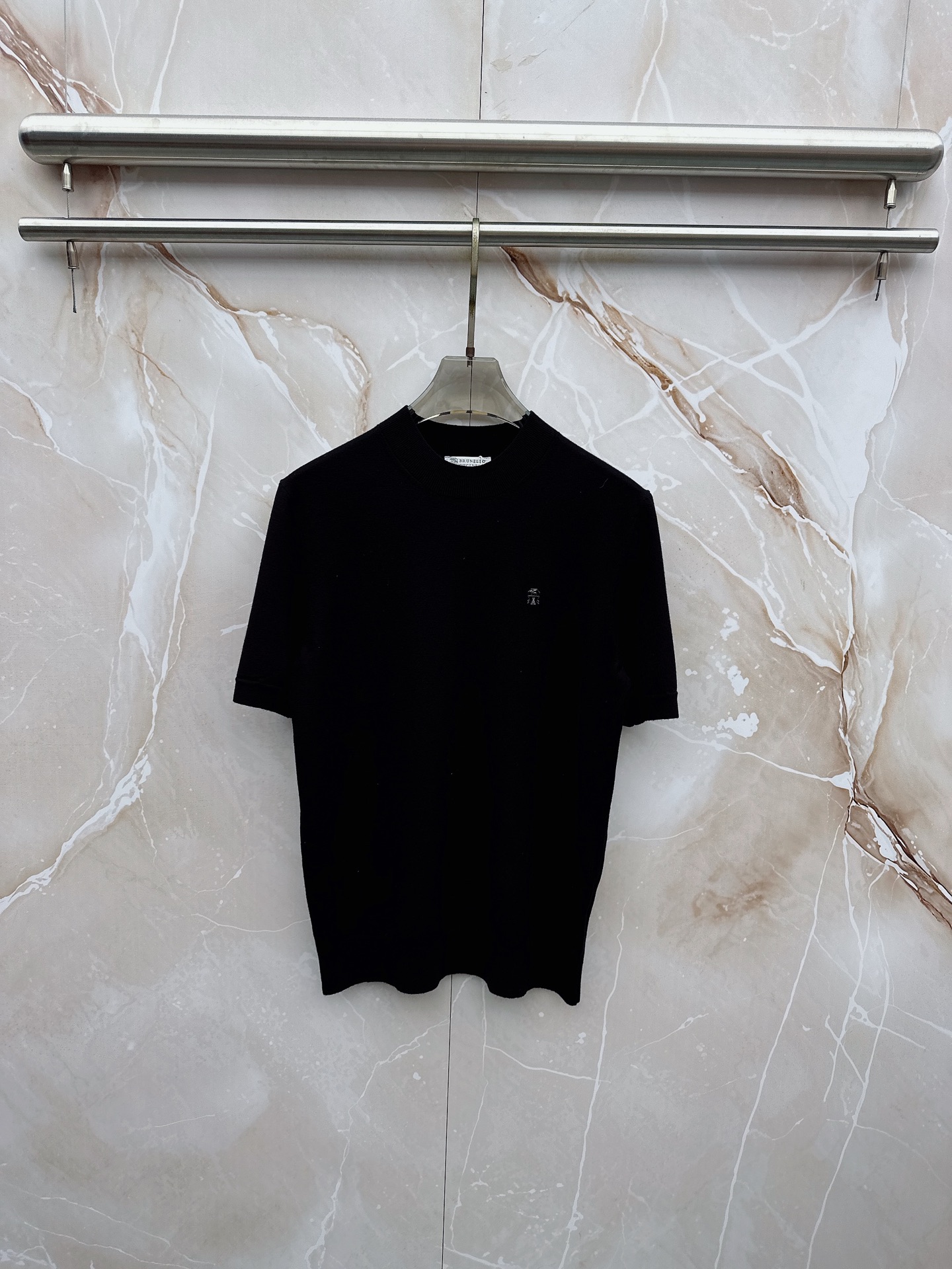 NO:938182,BC 2026 spring and summer small mid-collar sweater 'breathable but not stuffy' is a true [old money style] highly breathable Tencel fabric, comfortable and not stuffy to wear in summer, crisp and stylish, small logo and heavy craftsmanship, simple and not simple, high-end Tencel wool sweater short-sleeved, solid color and simple, fashionable without losing luxury, quality is beyond doubt, the upper body effect is great, size M-4XL,, T-shirt,19860909BC 2026春夏款小中领针织衫《透气不闷热》真正【老钱风】甄选高度透气天丝面料,夏季穿着舒服不闷热,版型挺括有型,小logo重工艺搭配简约不简单,高端级天丝羊毛衫短袖 纯色简约 时尚不失奢华 品质毋庸置疑 上身效果超赞,尺码M-4XL,,T-shirt,,Men's clothing