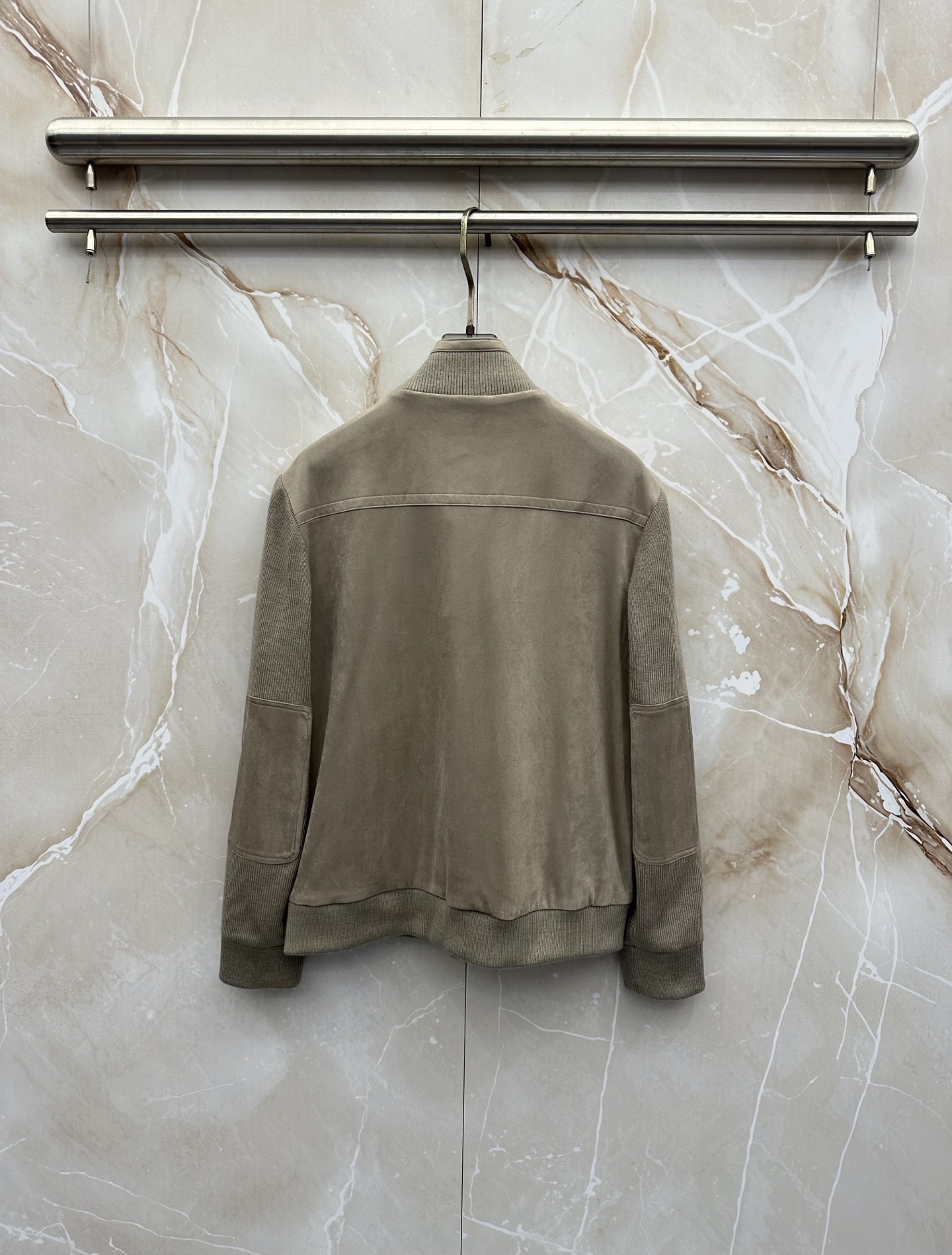 ZEGNA 杰尼亚 2026ss秋冬新款拼接立领夹克外套，采用麂皮绒拼针织，面料抗皱不起球，没有大logo，商务休闲都可