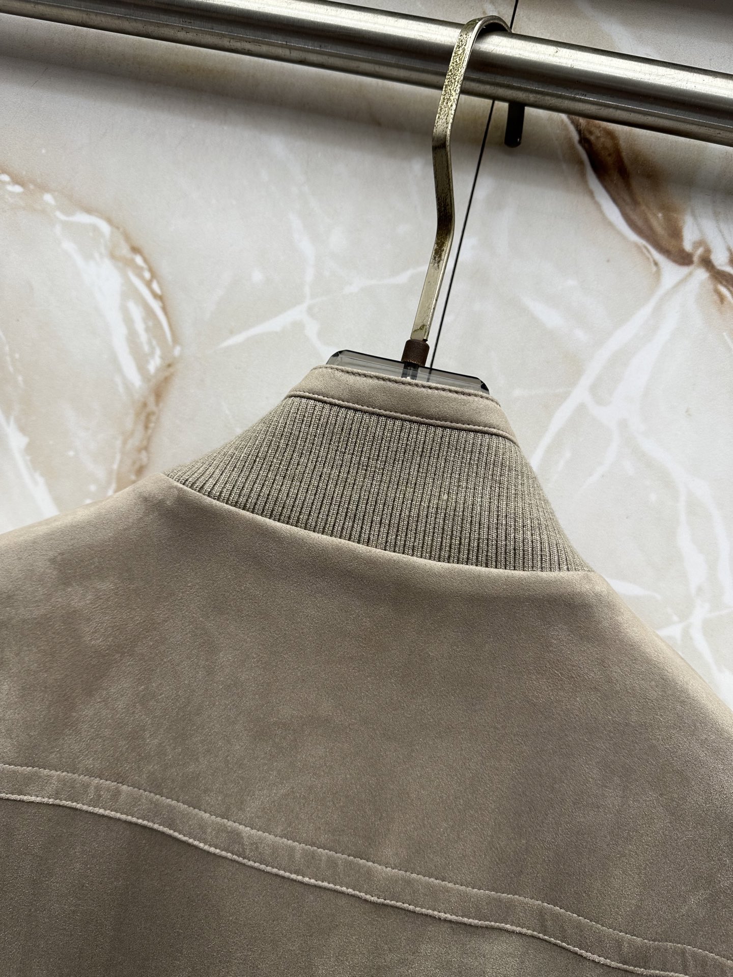 ZEGNA 杰尼亚 2026ss秋冬新款拼接立领夹克外套，采用麂皮绒拼针织，面料抗皱不起球，没有大logo，商务休闲都可
