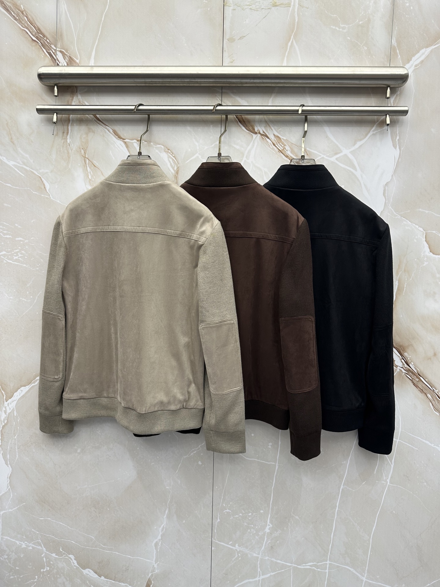 ZEGNA 杰尼亚 2026ss秋冬新款拼接立领夹克外套，采用麂皮绒拼针织，面料抗皱不起球，没有大logo，商务休闲都可