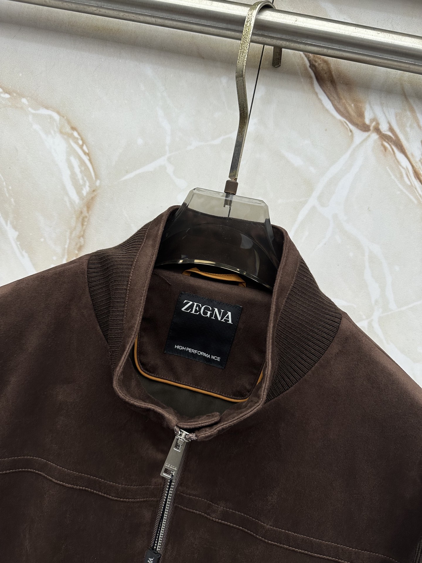 ZEGNA 杰尼亚 2026ss秋冬新款拼接立领夹克外套，采用麂皮绒拼针织，面料抗皱不起球，没有大logo，商务休闲都可