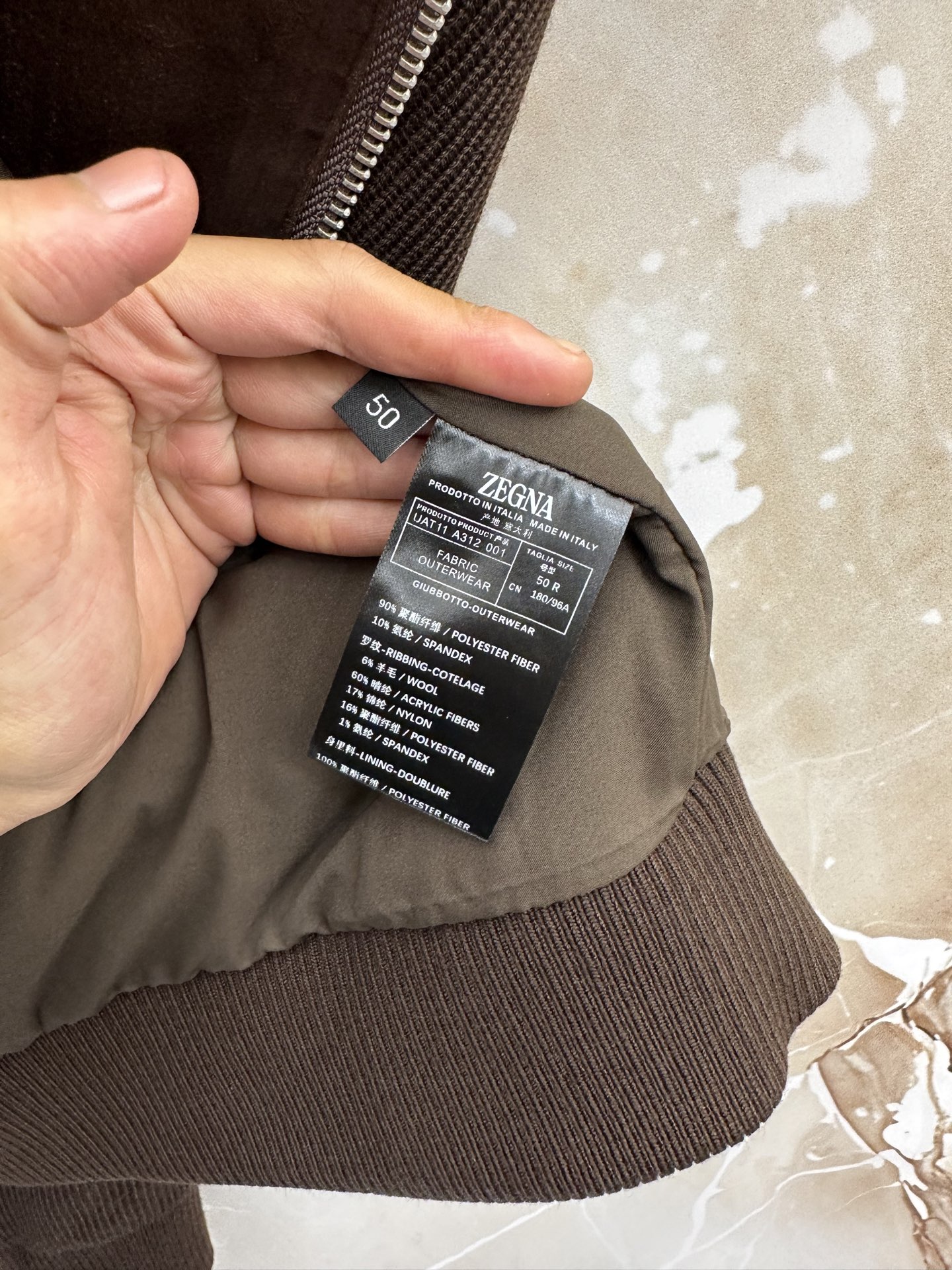 ZEGNA 杰尼亚 2026ss秋冬新款拼接立领夹克外套，采用麂皮绒拼针织，面料抗皱不起球，没有大logo，商务休闲都可