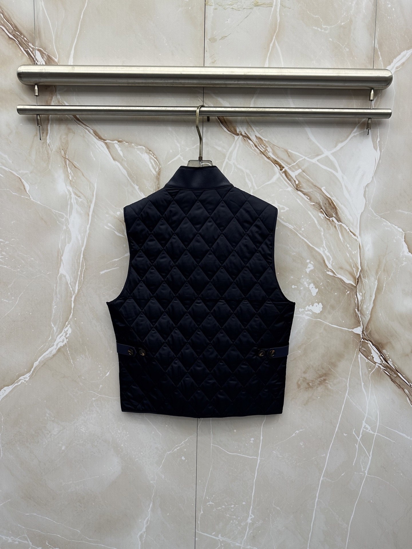 Burberry26秋冬爆款 Burberry男士立领无袖棉,经典短款合身版型,黑色、藏青两色。商务休闲双适配, Burberry26秋冬爆款 Burberry男士立领无袖棉,经典短款合身版型,黑色、藏青两色。商务休闲双适配,