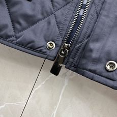 Burberry26秋冬爆款 Burberry男士立领无袖棉,经典短款合身版型,黑色、藏青两色。商务休闲双适配, Burberry26秋冬爆款 Burberry男士立领无袖棉,经典短款合身版型,黑色、藏青两色。商务休闲双适配,