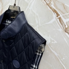 Burberry26秋冬爆款 Burberry男士立领无袖棉,经典短款合身版型,黑色、藏青两色。商务休闲双适配, Burberry26秋冬爆款 Burberry男士立领无袖棉,经典短款合身版型,黑色、藏青两色。商务休闲双适配,