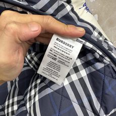Burberry26秋冬爆款 Burberry男士立领无袖棉,经典短款合身版型,黑色、藏青两色。商务休闲双适配, Burberry26秋冬爆款 Burberry男士立领无袖棉,经典短款合身版型,黑色、藏青两色。商务休闲双适配,