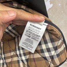 Burberry26秋冬爆款 Burberry男士立领无袖棉,经典短款合身版型,黑色、藏青两色。商务休闲双适配, Burberry26秋冬爆款 Burberry男士立领无袖棉,经典短款合身版型,黑色、藏青两色。商务休闲双适配,