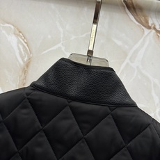 Burberry26秋冬爆款 Burberry男士立领无袖棉,经典短款合身版型,黑色、藏青两色。商务休闲双适配, Burberry26秋冬爆款 Burberry男士立领无袖棉,经典短款合身版型,黑色、藏青两色。商务休闲双适配,