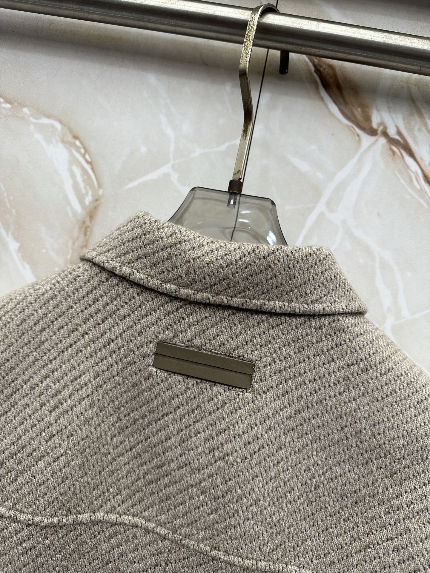 ZEGNA 2026ss秋冬新款短款翻领夹克羽绒外套，利落短款版型，不压个子。简约翻领飞行版型，商务休闲兼顾，春秋初冬都