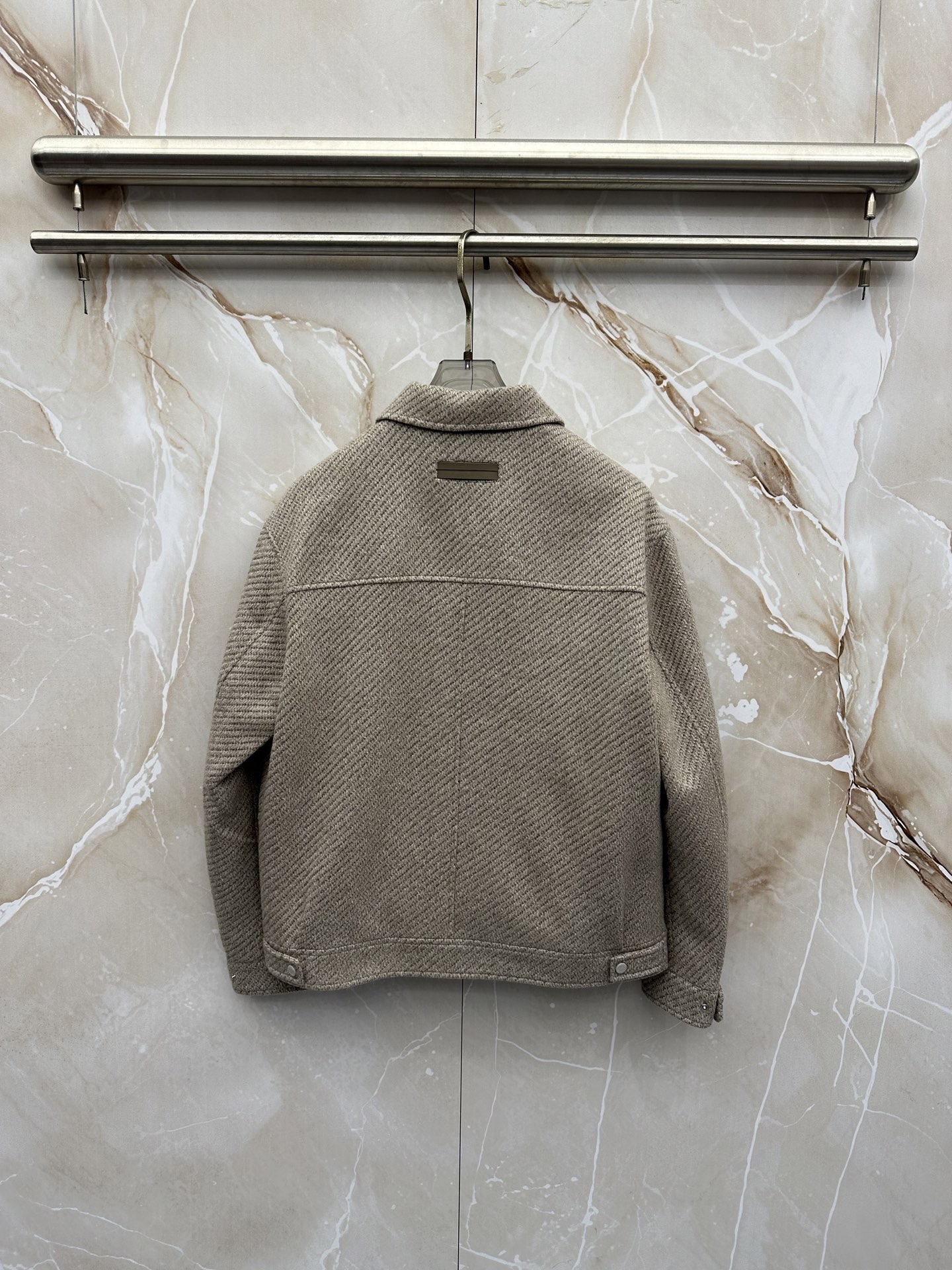 ZEGNA 2026ss秋冬新款短款翻领夹克羽绒外套，利落短款版型，不压个子。简约翻领飞行版型，商务休闲兼顾，春秋初冬都