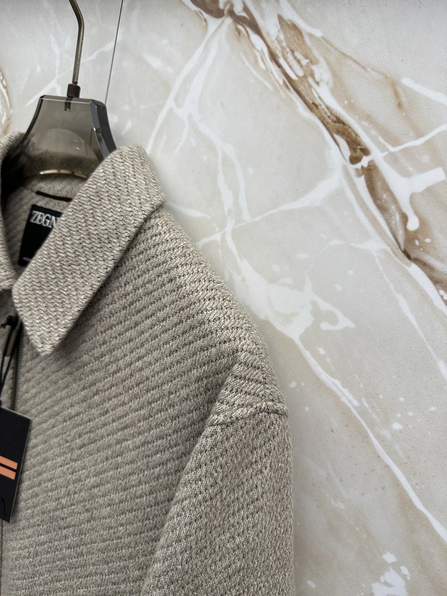 ZEGNA 2026ss秋冬新款短款翻领夹克羽绒外套，利落短款版型，不压个子。简约翻领飞行版型，商务休闲兼顾，春秋初冬都