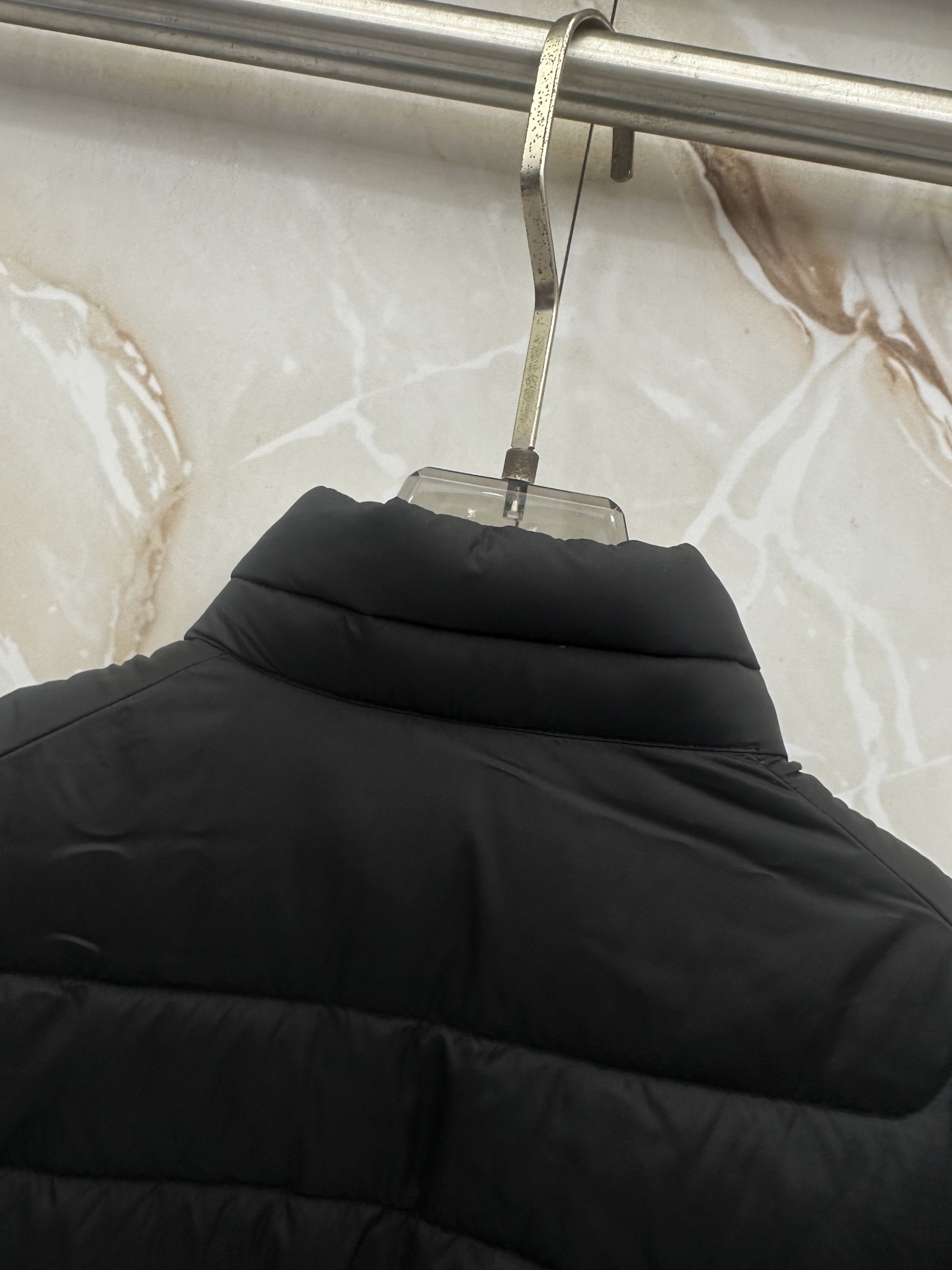 PRADA26秋冬爆款两穿 PRADA男士立领可拆分羽绒,合身短款版型。、针织可拆开穿,两种组合穿法。商务、休 PRADA26秋冬爆款两穿 PRADA男士立领可拆分羽绒,合身短款版型。、针织可拆开穿,两种组合穿法。商务、休