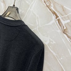 BRUNELLO CUCINELLI 意大利神狮,2026秋冬最新品,同步有售,原单狠货,时尚休闲圆领长袖打底上衣,采用 BRUNELLO CUCINELLI 意大利神狮,2026秋冬最新品,同步有售,原单狠货,时尚休闲圆领长袖打底上衣,采用