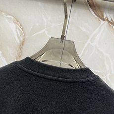 BRUNELLO CUCINELLI 意大利神狮,2026秋冬最新品,同步有售,原单狠货,时尚休闲圆领长袖打底上衣,采用 BRUNELLO CUCINELLI 意大利神狮,2026秋冬最新品,同步有售,原单狠货,时尚休闲圆领长袖打底上衣,采用