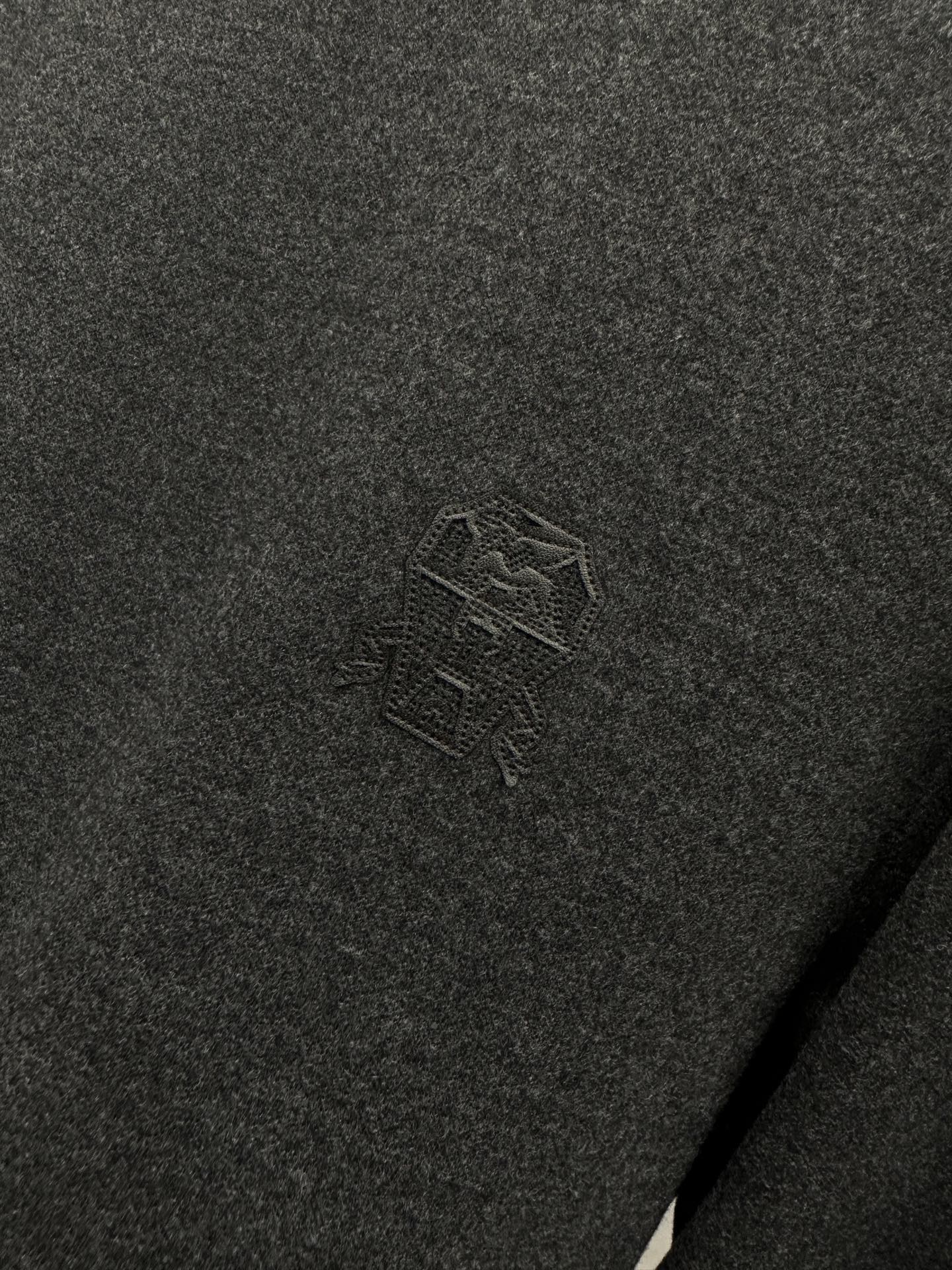 BRUNELLO CUCINELLI 意大利神狮,2026秋冬最新品,同步有售,原单狠货,时尚休闲圆领长袖打底上衣,采用 BRUNELLO CUCINELLI 意大利神狮,2026秋冬最新品,同步有售,原单狠货,时尚休闲圆领长袖打底上衣,采用