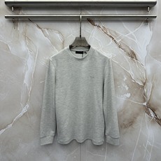 PRADA26秋冬爆款打底衫 PRADA男士简约圆领长袖针织打底,合身微宽松版型。秋冬高品质刚需打底,甄选驼绒蚕 PRADA26秋冬爆款打底衫 PRADA男士简约圆领长袖针织打底,合身微宽松版型。秋冬高品质刚需打底,甄选驼绒蚕